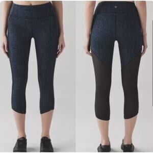 Lululemon Deep Breath Crop Pant Blue Black Legging 6 / Small Fitness Sporty